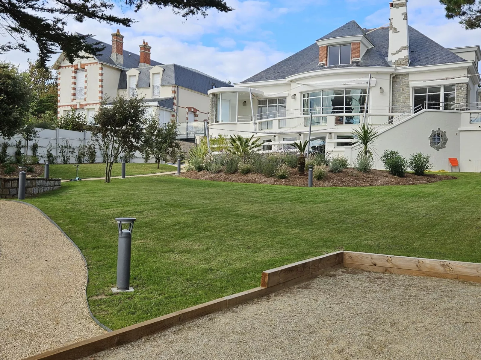 Le Vent d'Avril - Draußen