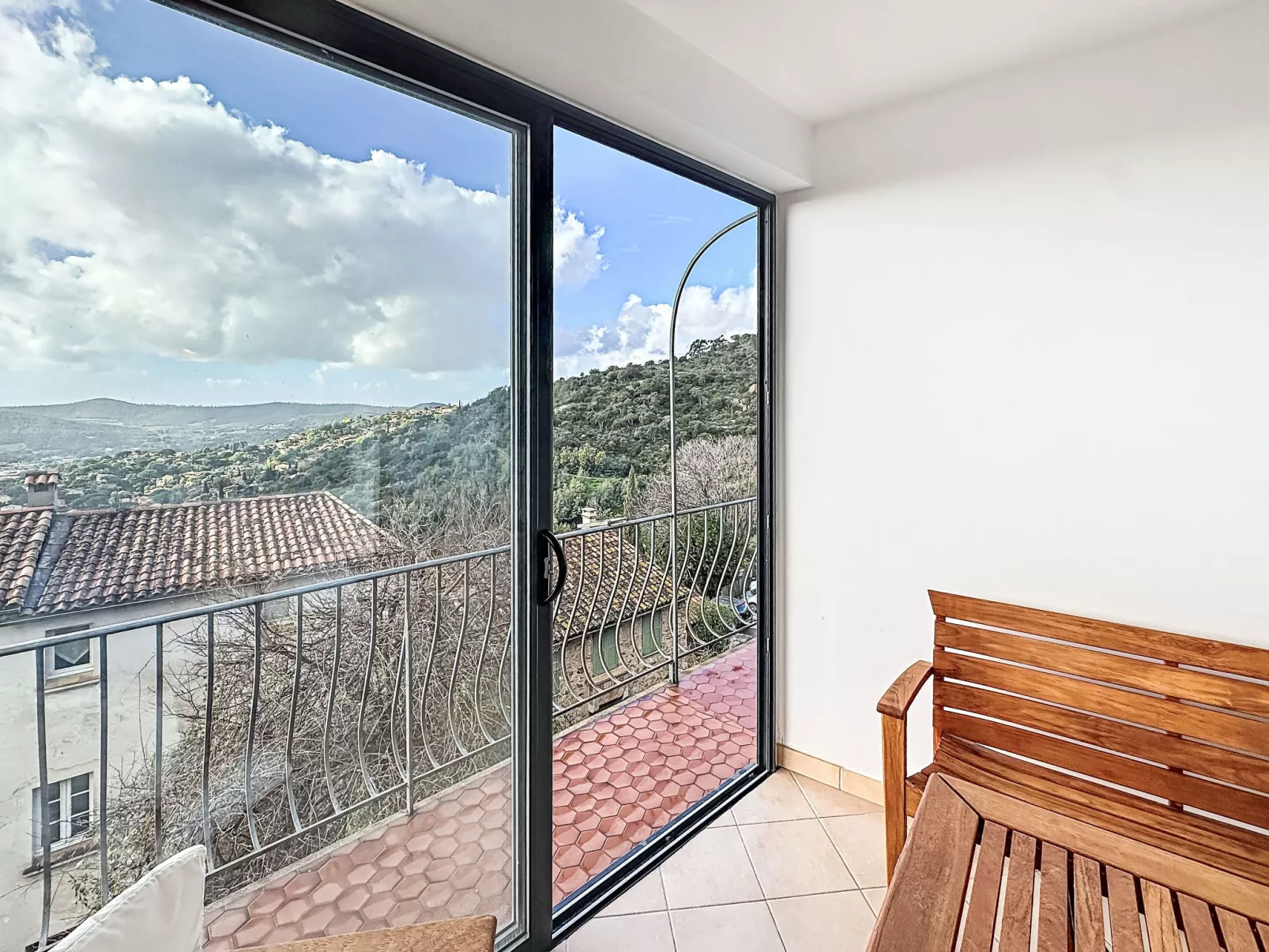 Les Amandiers - Inside