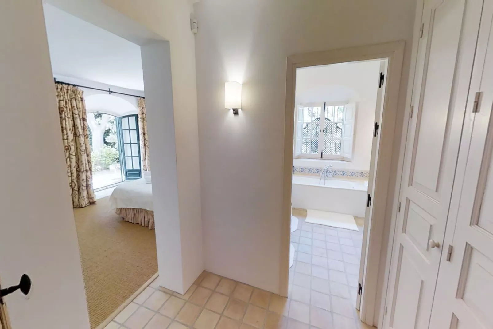 A Real Oasis in  Colonial style - Bedroom