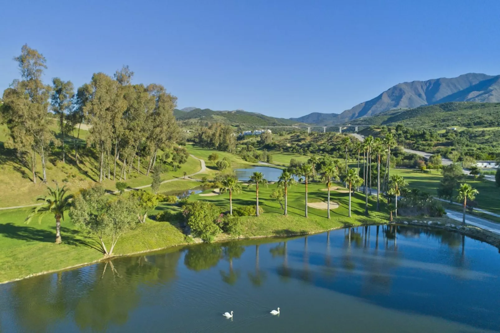 Charming 2-Bed Retreat Alcazaba Lagoon (304) - Zones été à 5 km