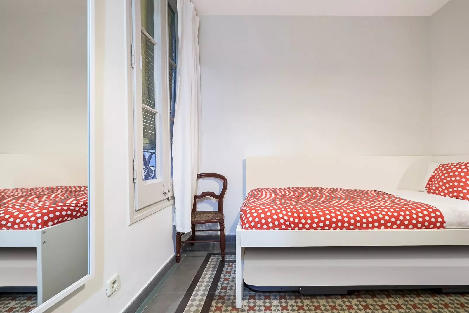 Rambla Paris Apartment - Bedroom