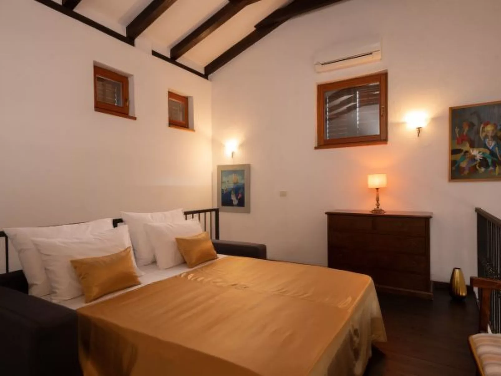 Villa Barotul with pool - Image-tags.info