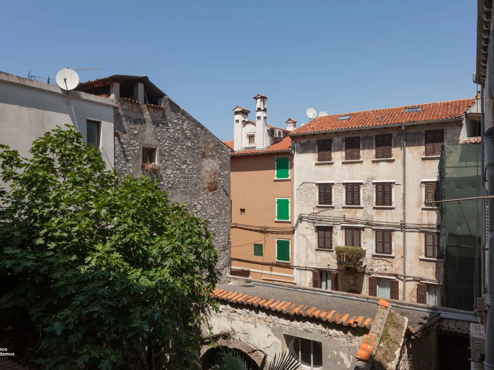 Pietra Pura - Outside