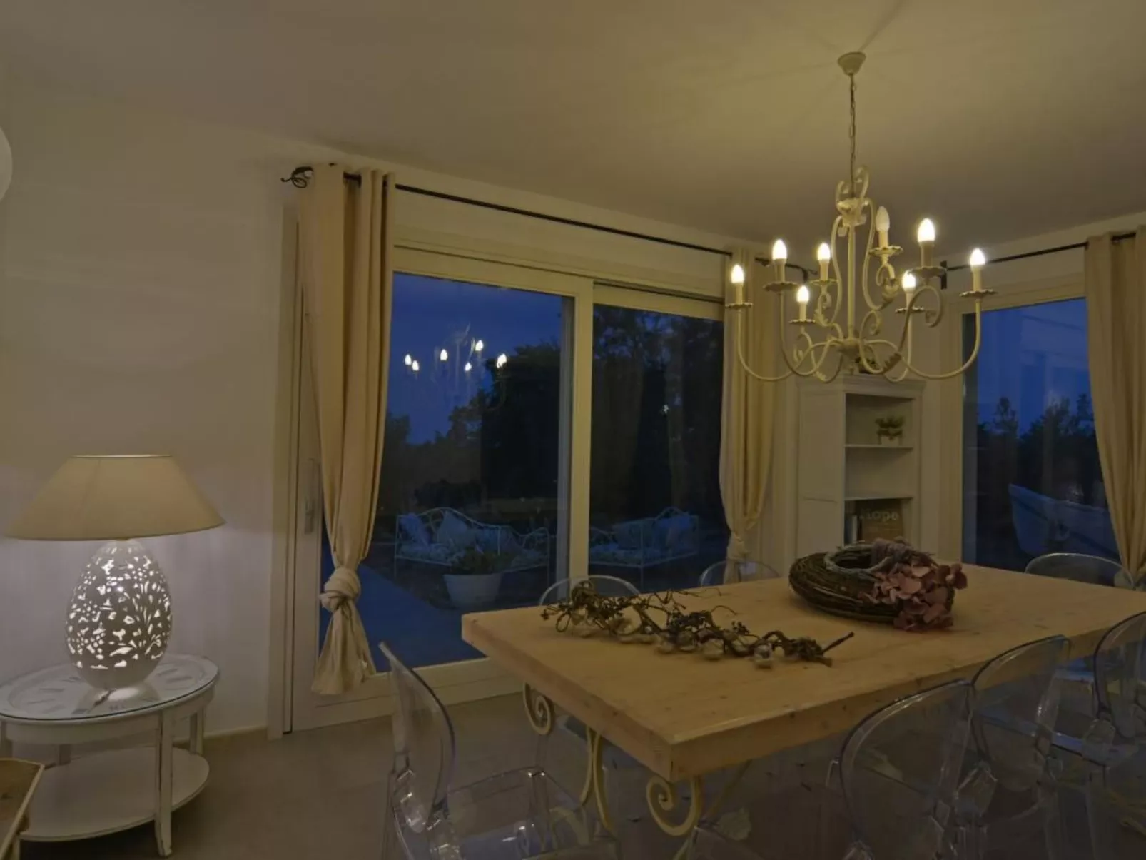 Moderne Ferienvilla bei Noto mit Meerblick und privatem Pool - Drinnen