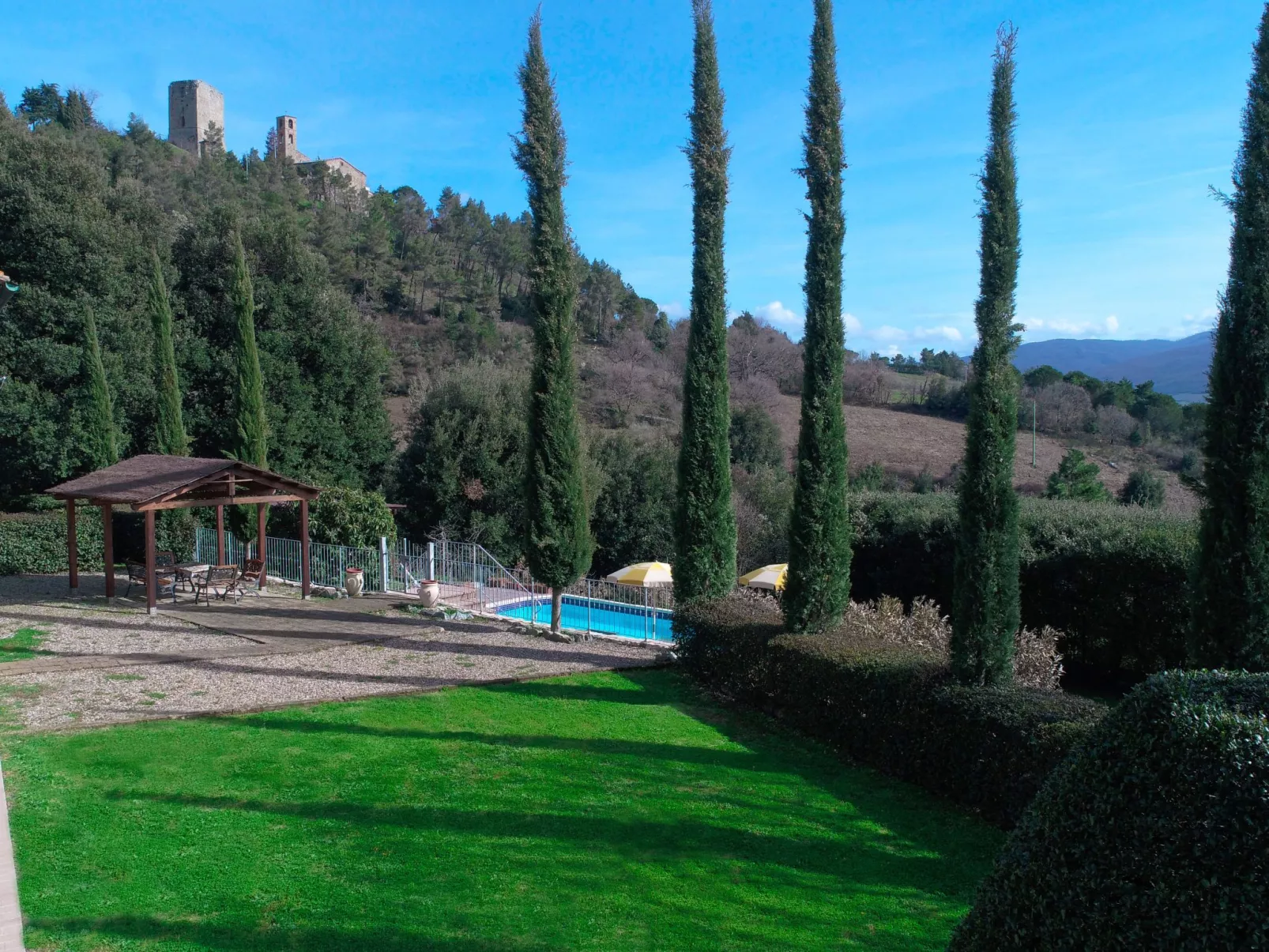 In Montecastelli Pisano mit beheiztem Whirlpool - Dehors