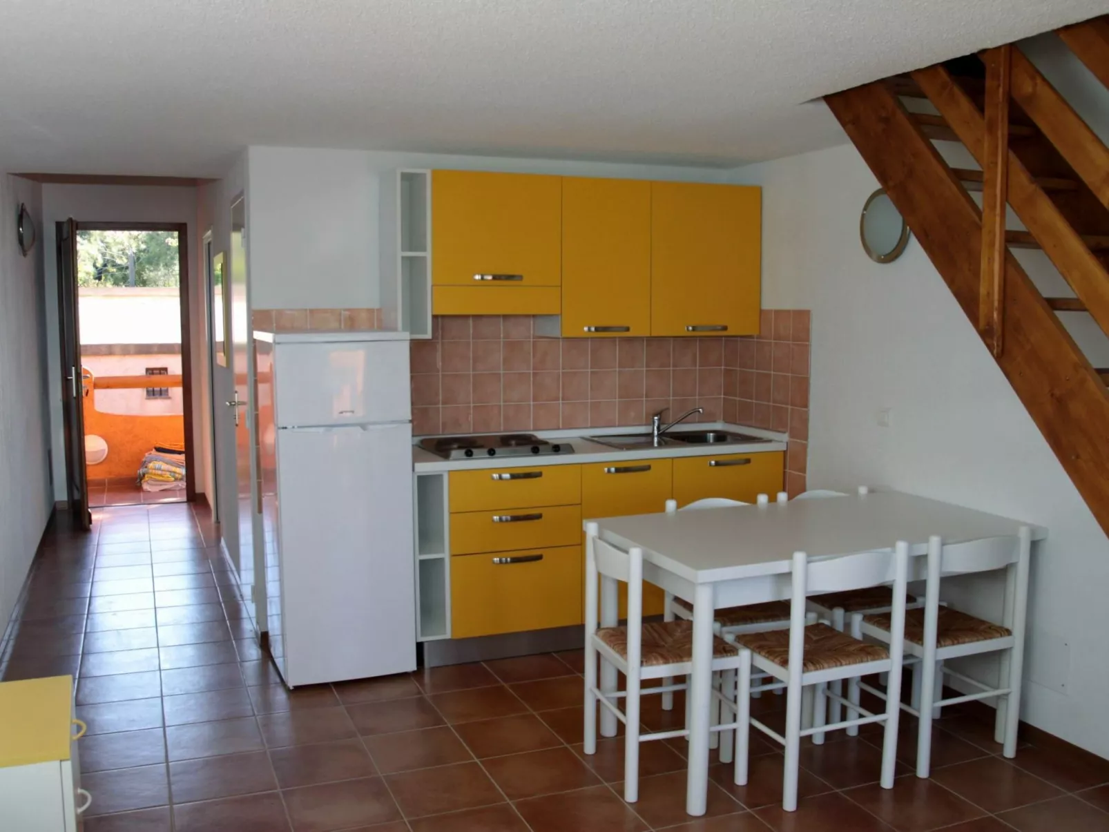 Unterkunft mit Terrasse, AC, Gemeinschaftspool - Inside