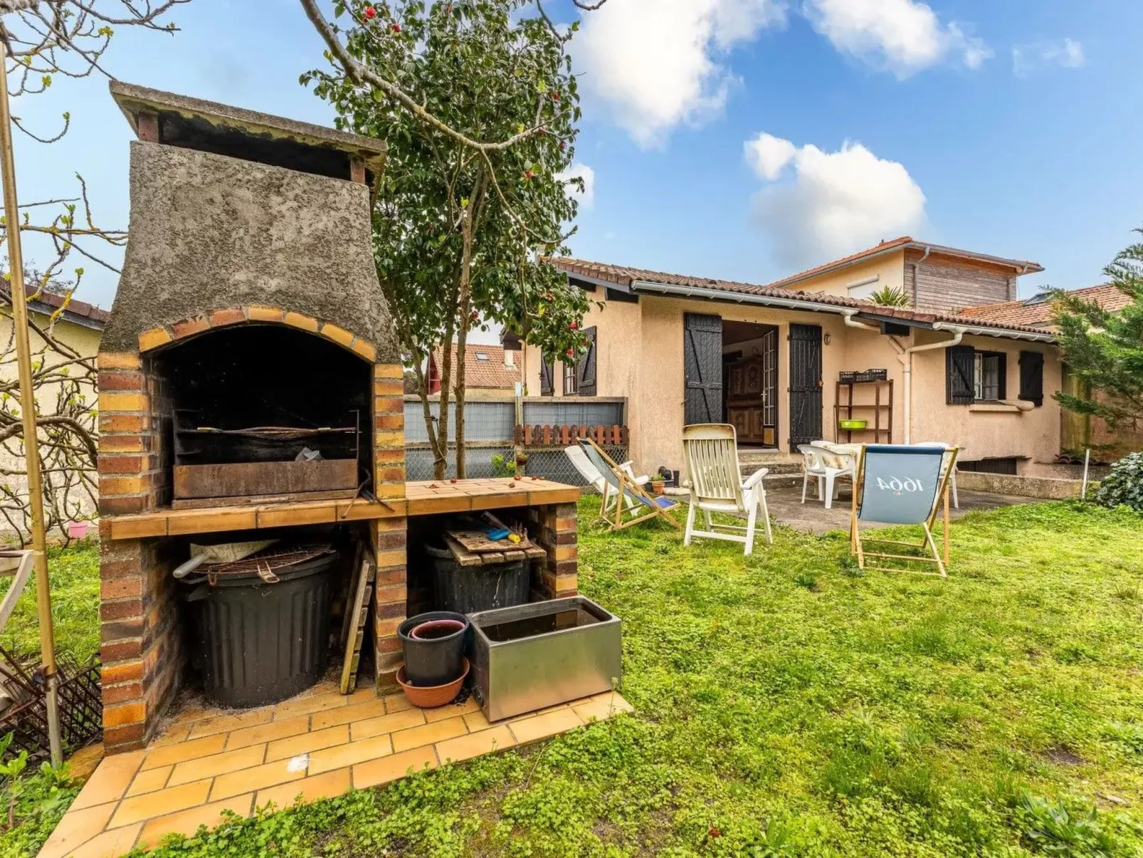 Ideal gelegenes Haus in ruhiger Lage - Dehors