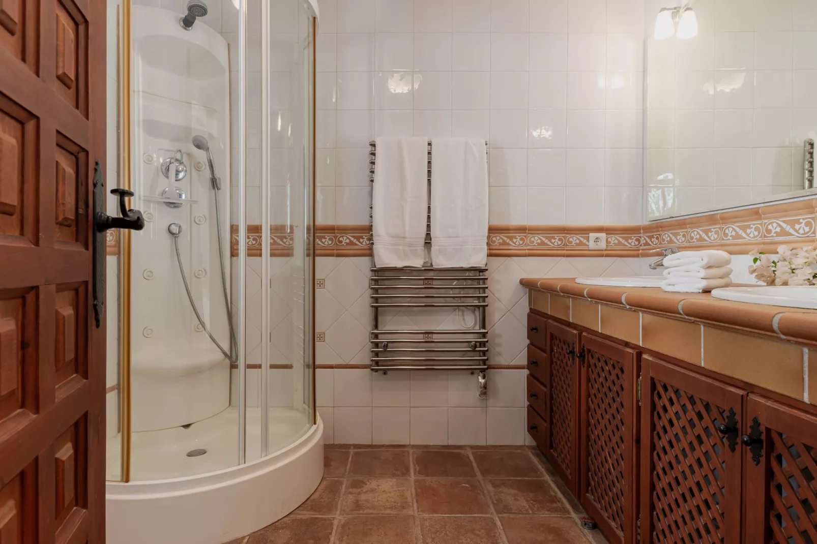 Charming Andalusian-Style Beach Villa - Badezimmer