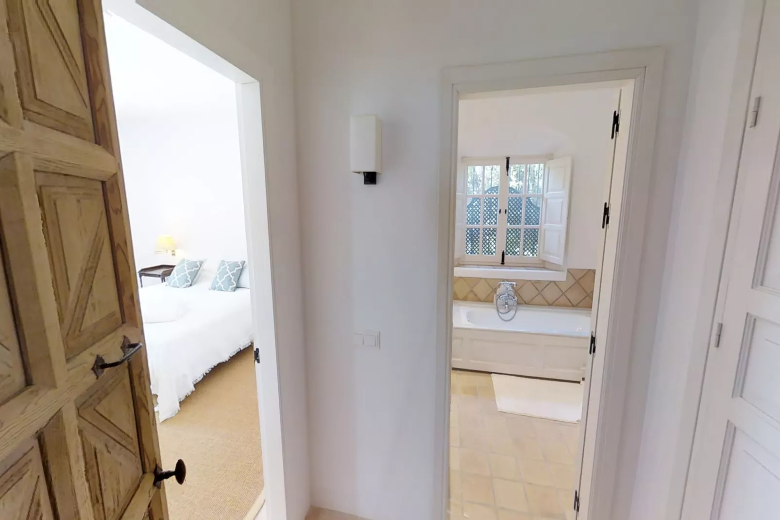 A Real Oasis in  Colonial style - Bedroom