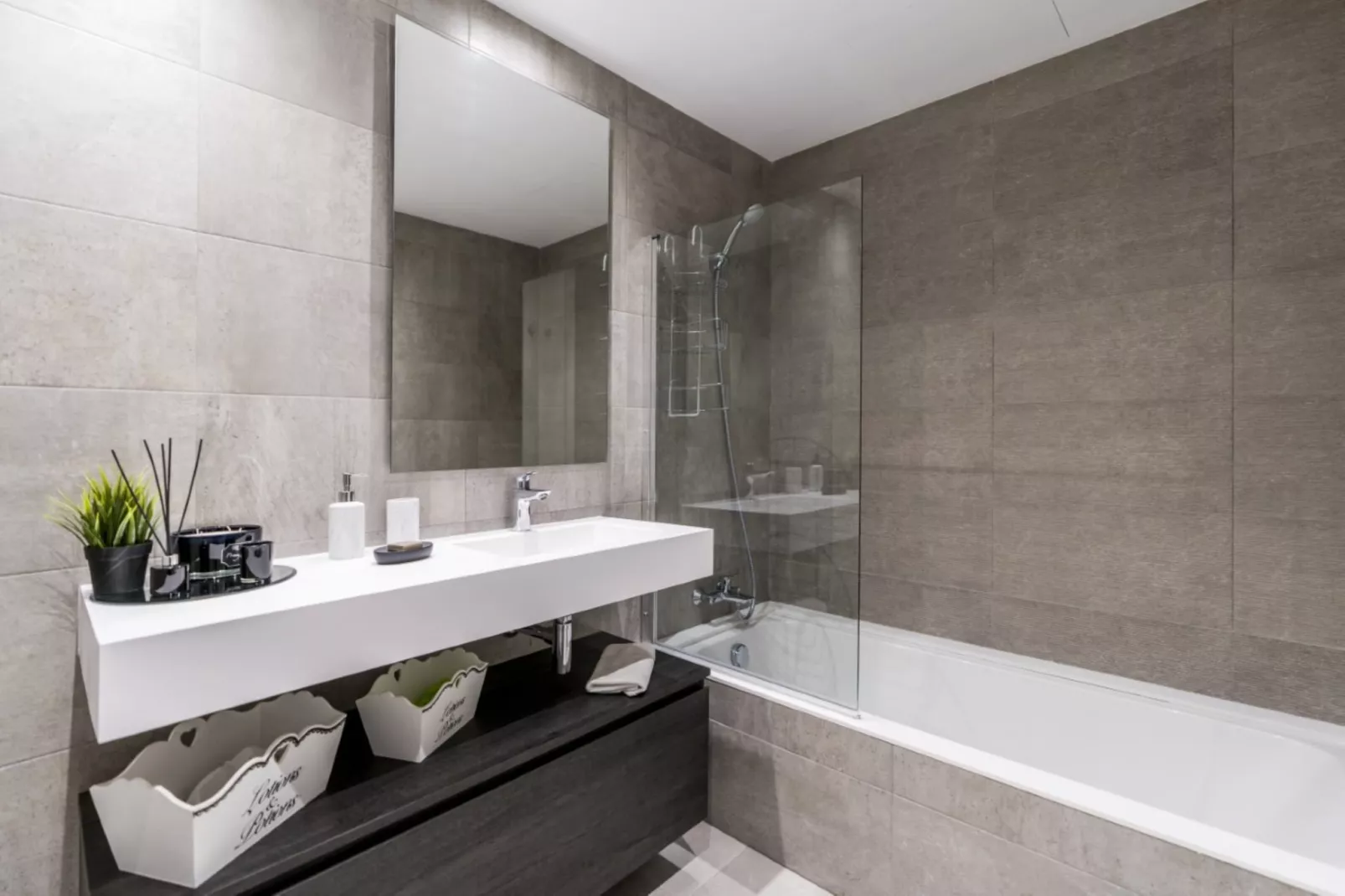 Stylish 3-Bed Apartment | Alcazaba Lagoon (1214) - Salle de bain