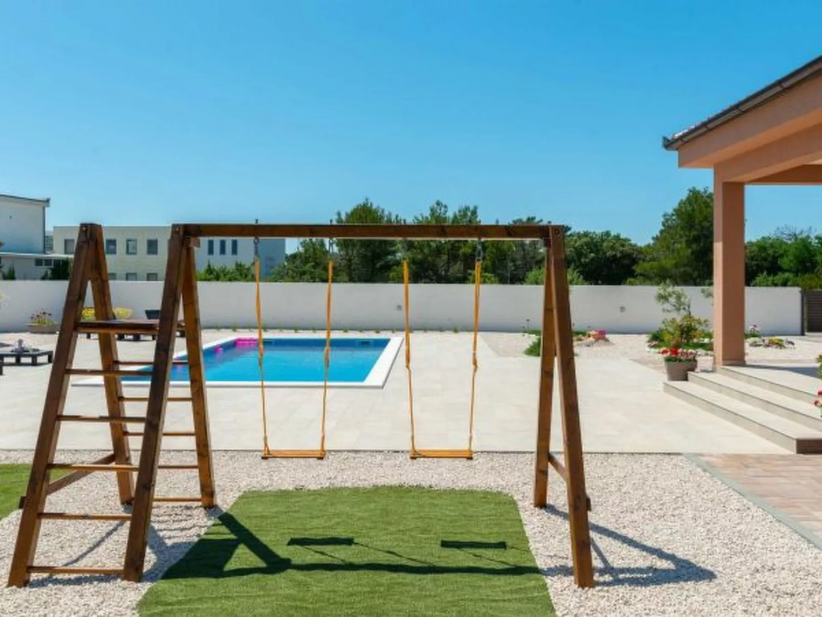 Villa First Hill with heated pool - Image-tags.info