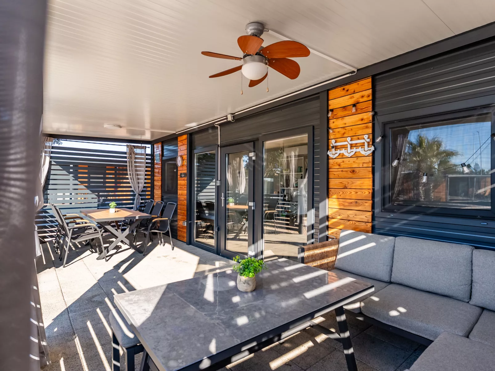 Maslina Delux - Drinnen