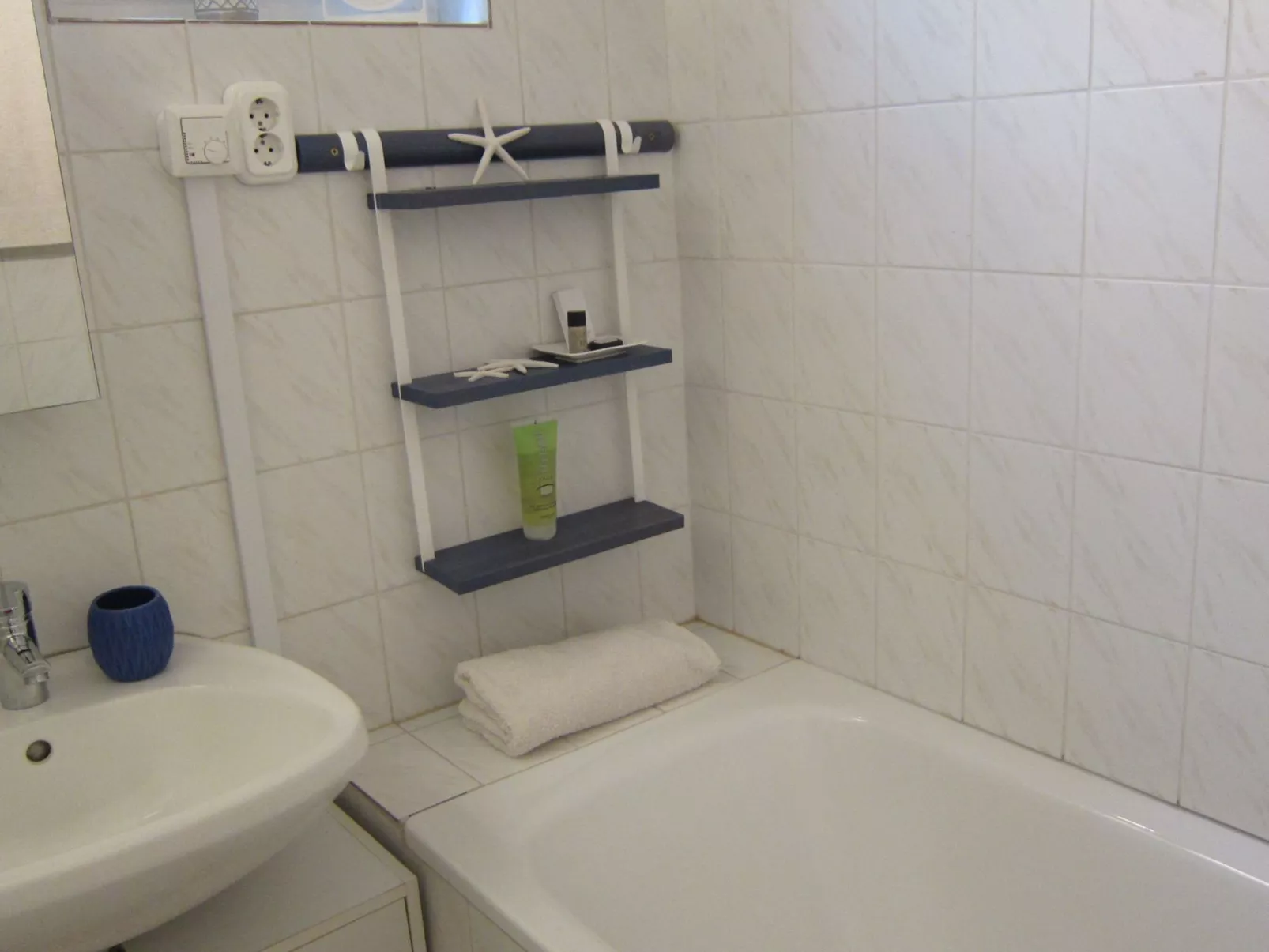 Traditionelle Villa mit Pool und Ausblick - Image-tags.info