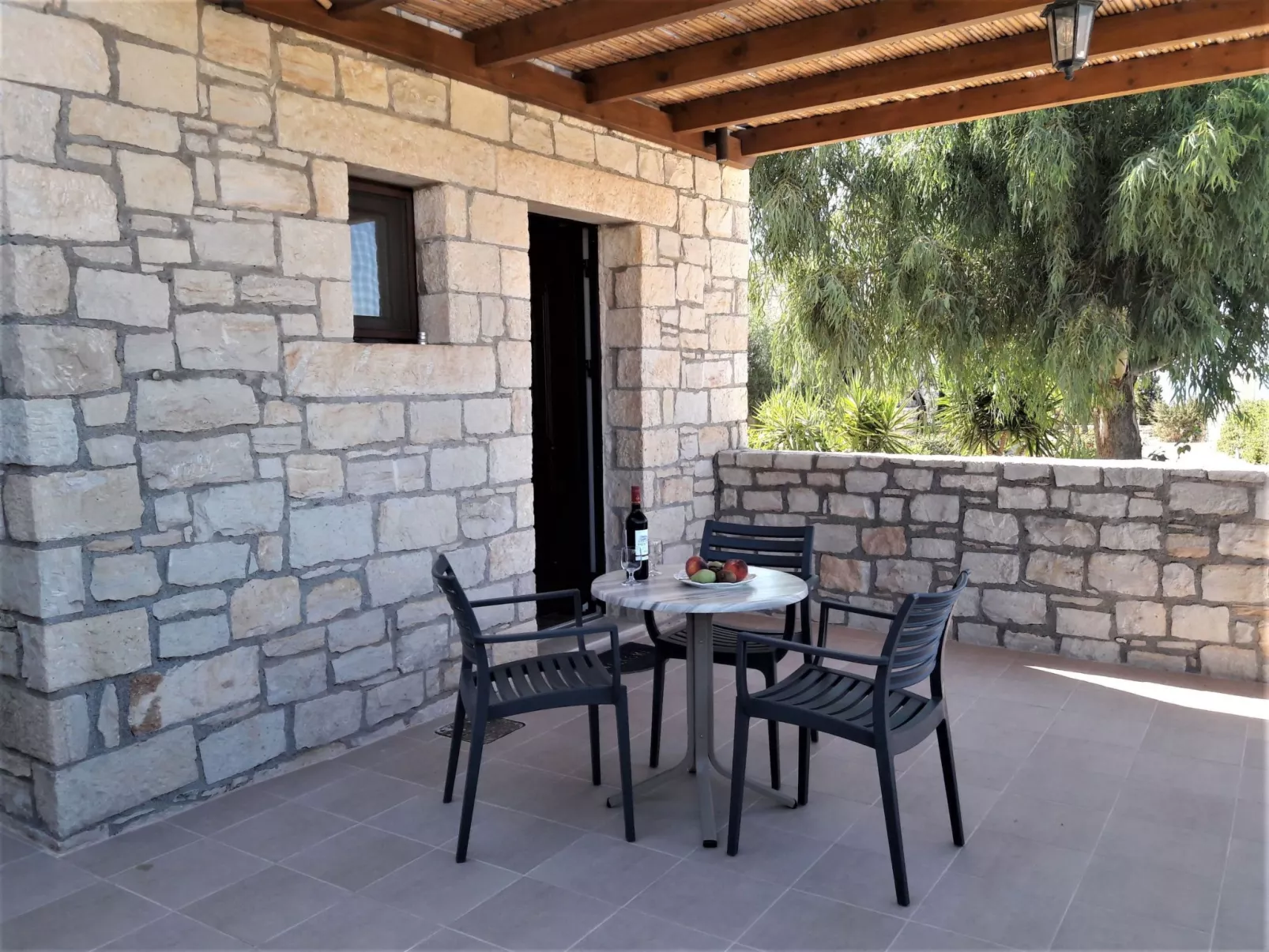 Gemütliches Natursteinapartment für zwei - Draußen