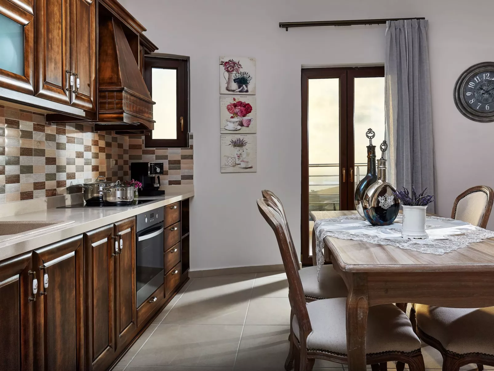 Orelia Cretan - Drinnen