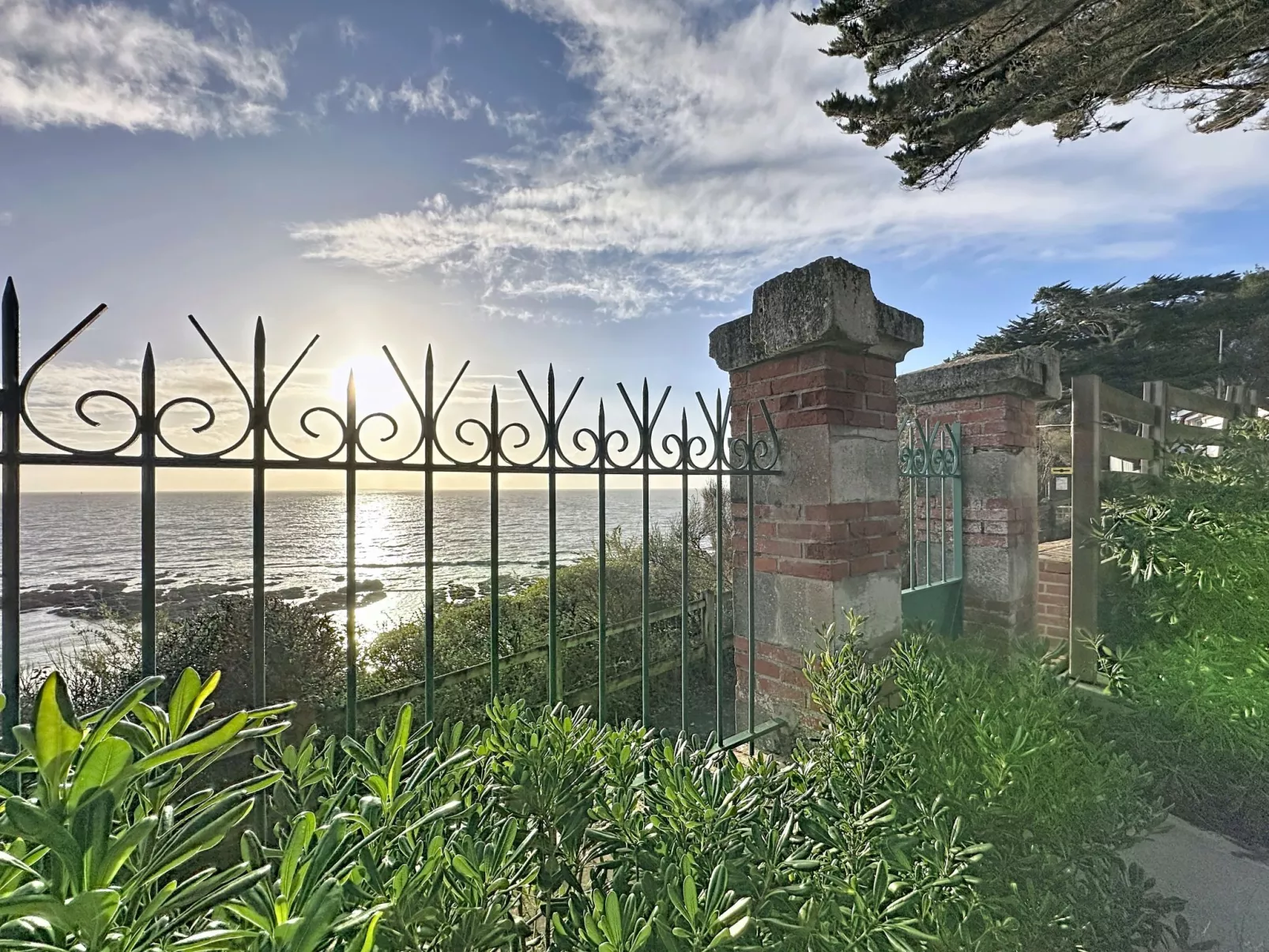 Le Vent d'Avril - Draußen