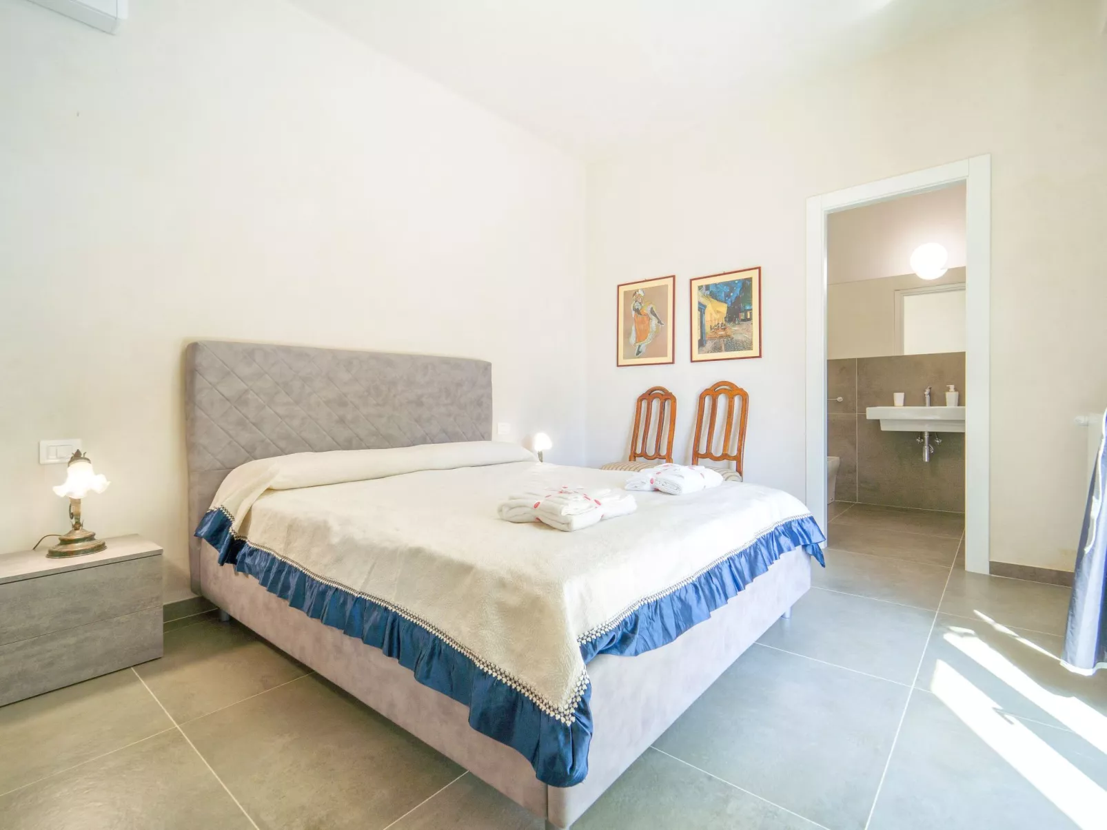 'Mamma Duna' mit Grill - Drinnen