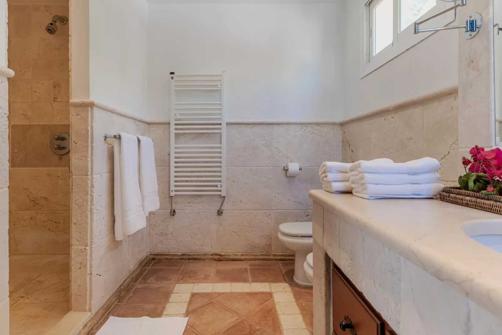 Charming Andalusian-Style Beach Villa - Badezimmer
