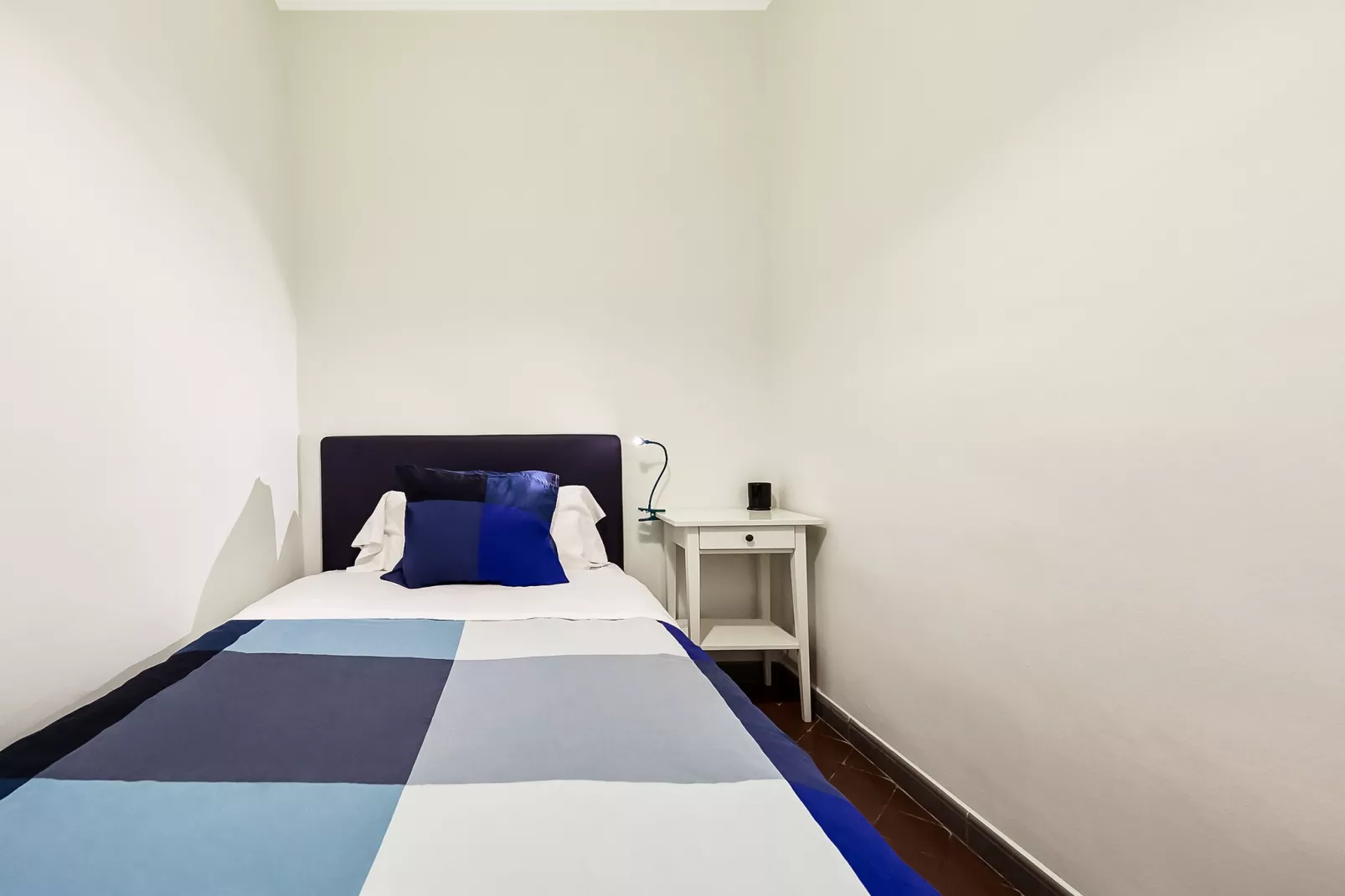 Rambla Paris Apartment - Bedroom