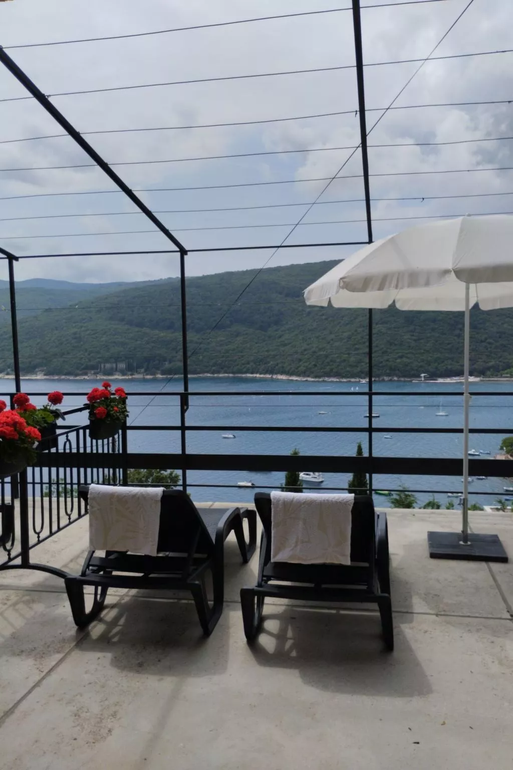 Appartement Bruna mit Terrasse und Meerblick - Draußen