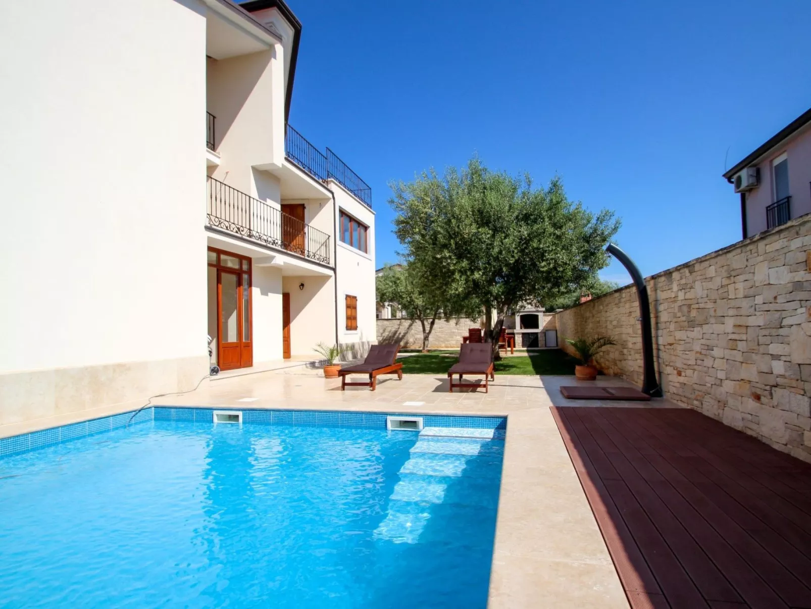 Für 4 Personen ca. 50 m&sup2; in Bužinija, Adriaküste Kroatien (Westküste von I - Draußen