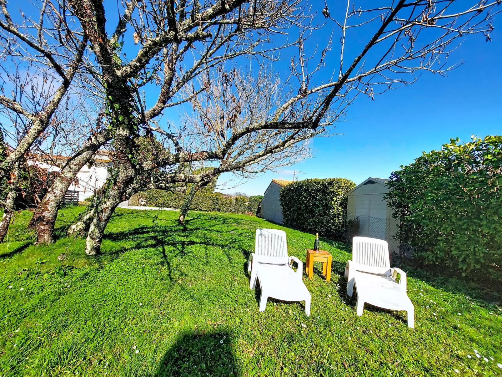 Les Hêtres - Draußen