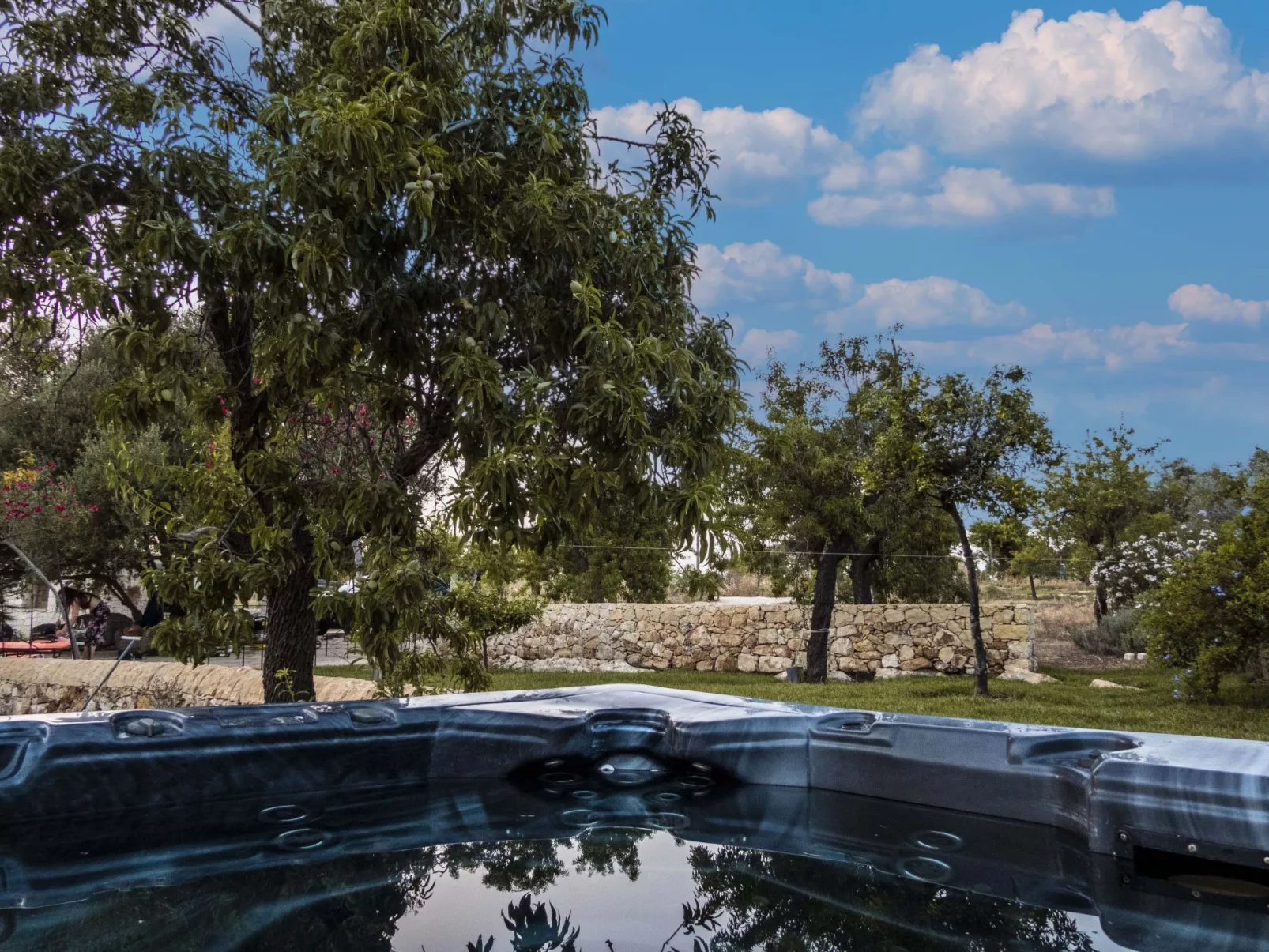 Giniusa' Studio mit Whirlpool-Badewanne - Outside