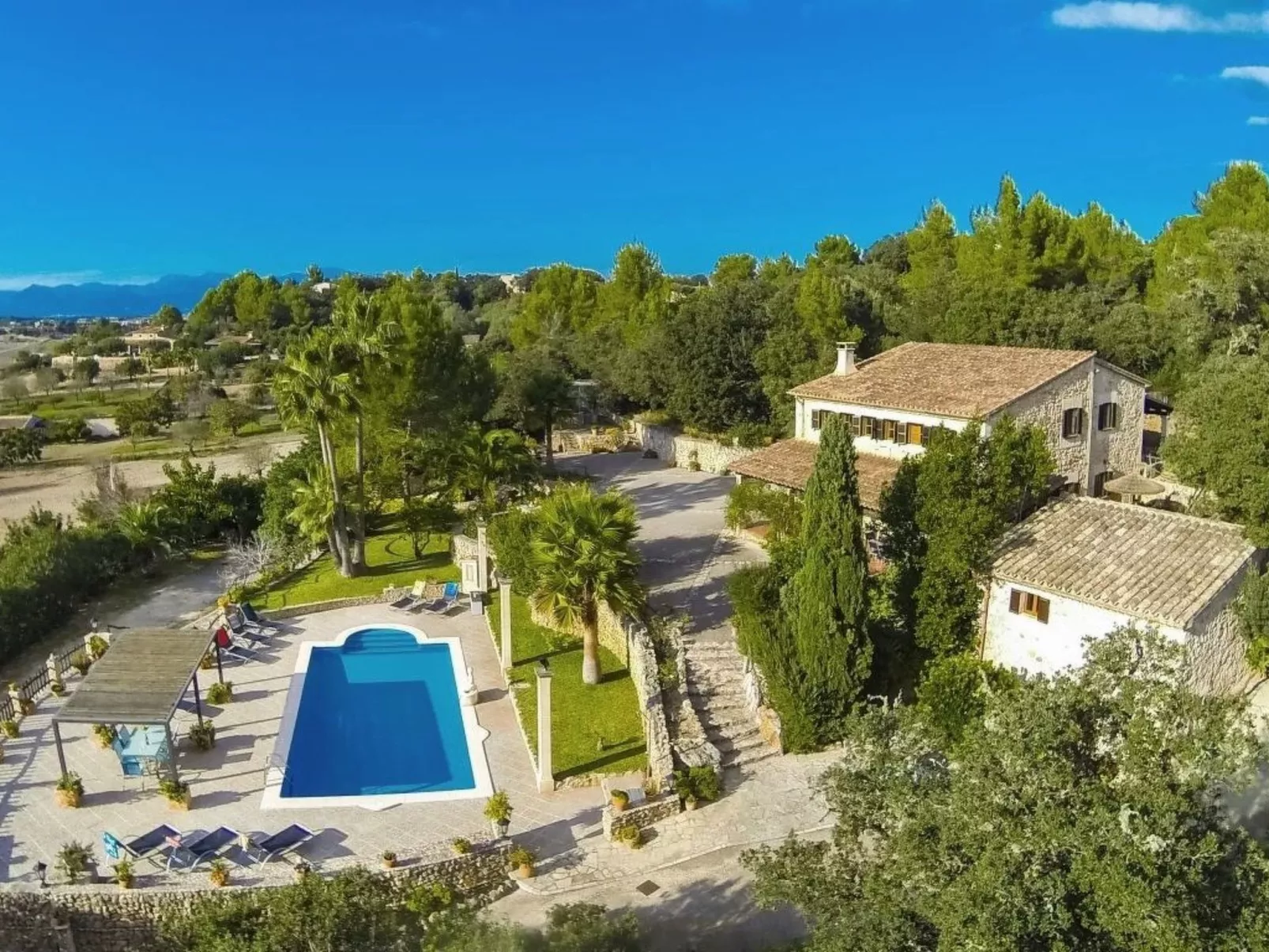 Rustikale Villa in der schönen mallorquinischen - Draußen