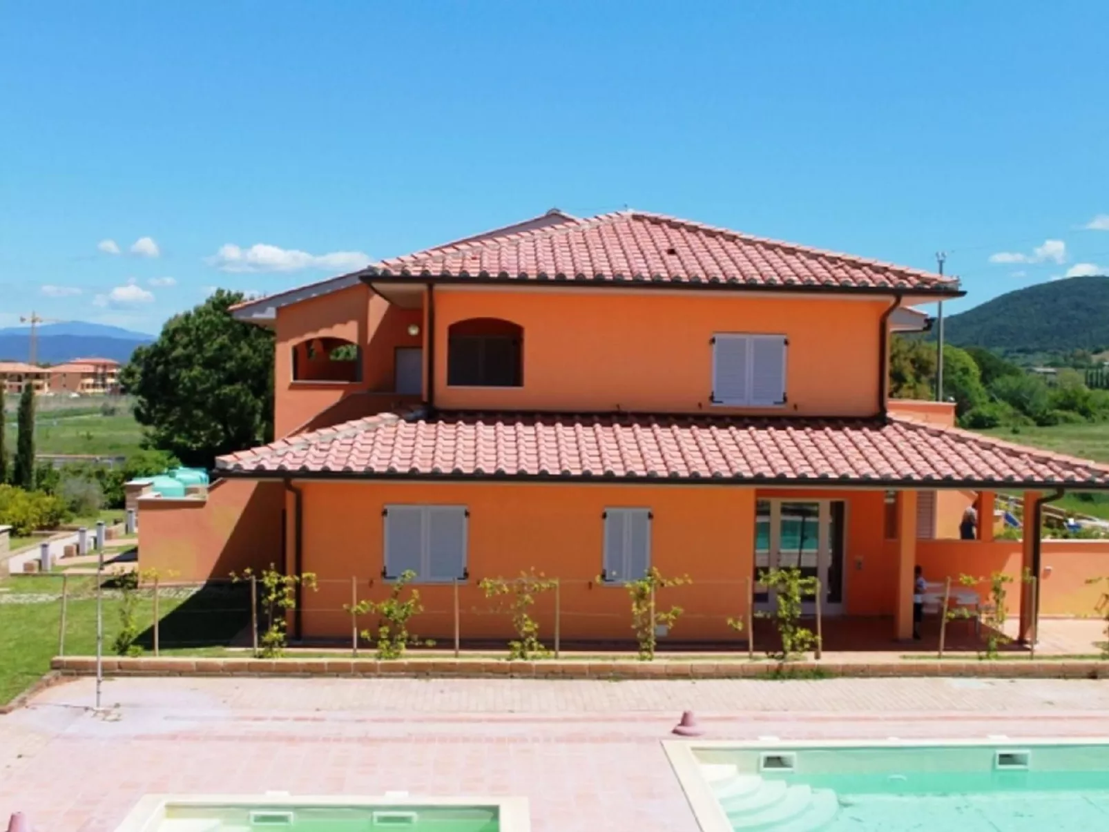 Geräumige Alloggion mit eigener Terrasse, AC - Outside