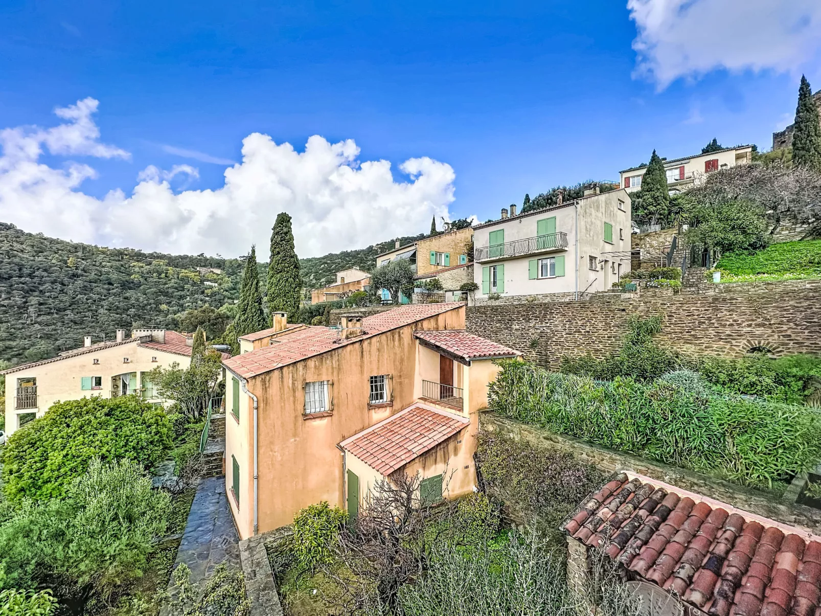 Les Amandiers - Outside