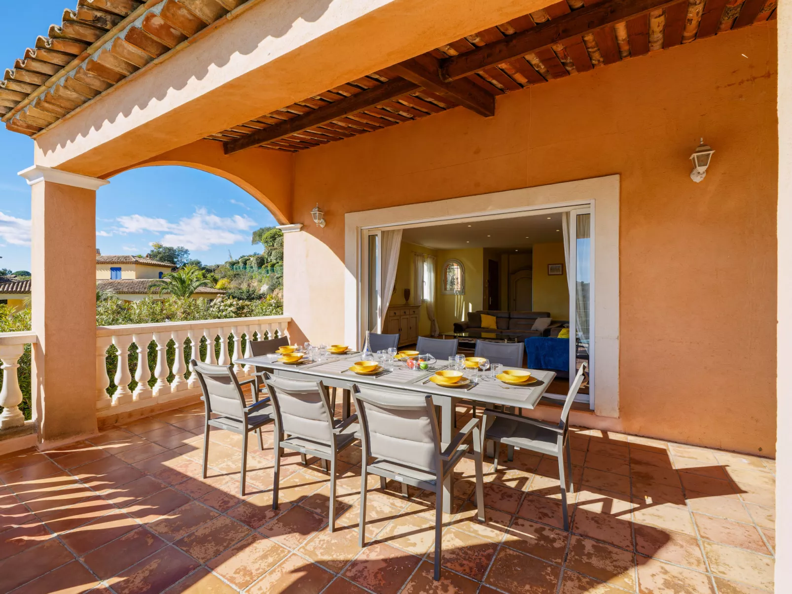 La Figuière - Outside