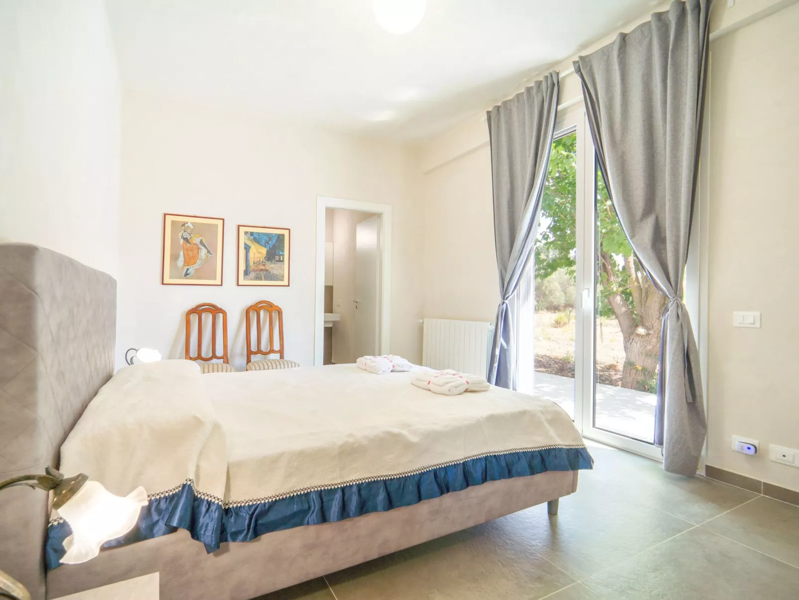 'Mamma Duna' mit Grill - Drinnen