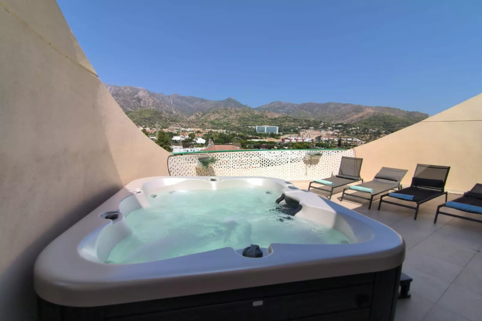 Penthouse in City Centre Marbella with Jacuzzi* - équipements