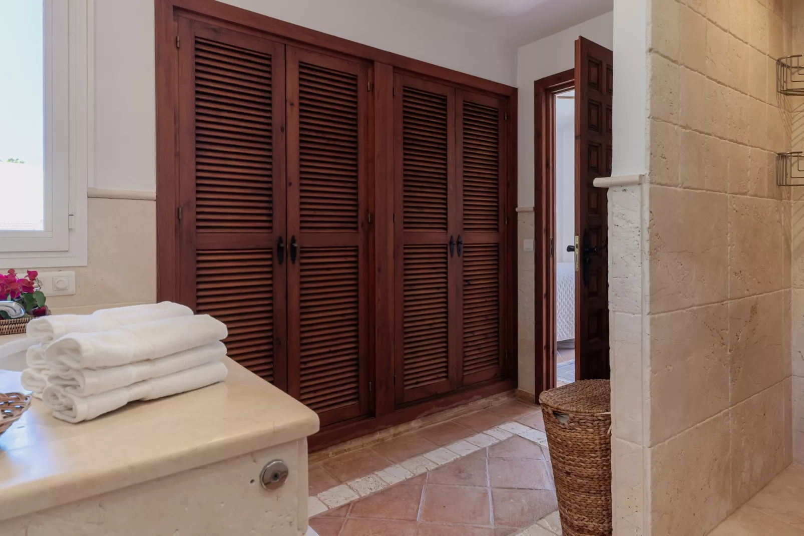 Charming Andalusian-Style Beach Villa - Badezimmer