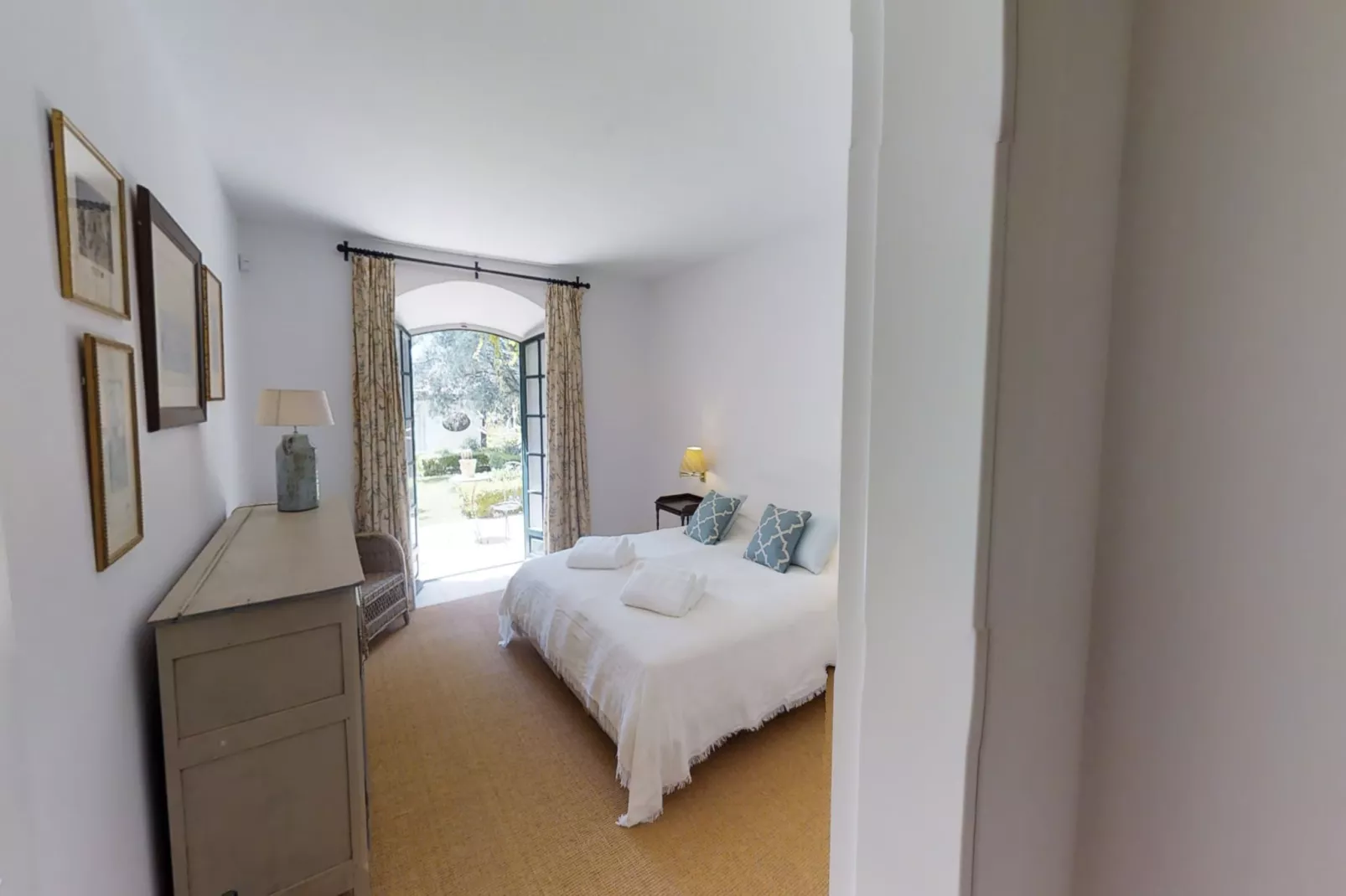 A Real Oasis in  Colonial style - Bedroom