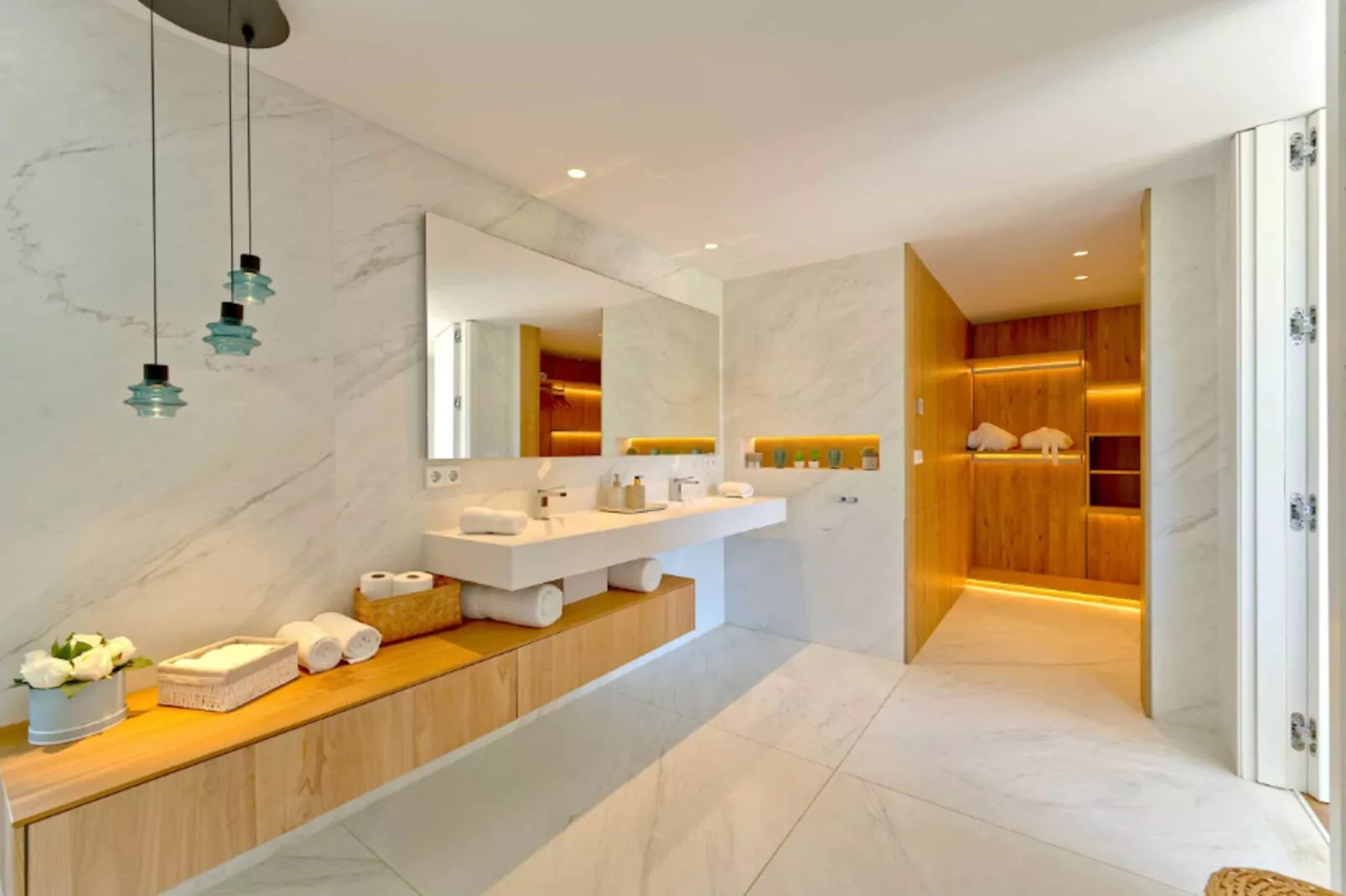 Contemporary & Very Spacious Villa Puerto Banus - Bathroom