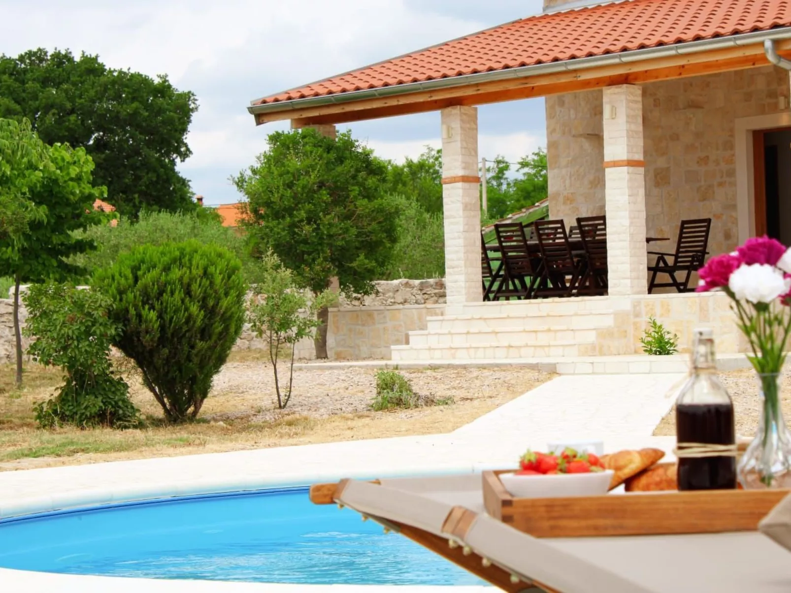 Anwesen "Steinperle mit beheiztem Schwimmbad" - Draußen