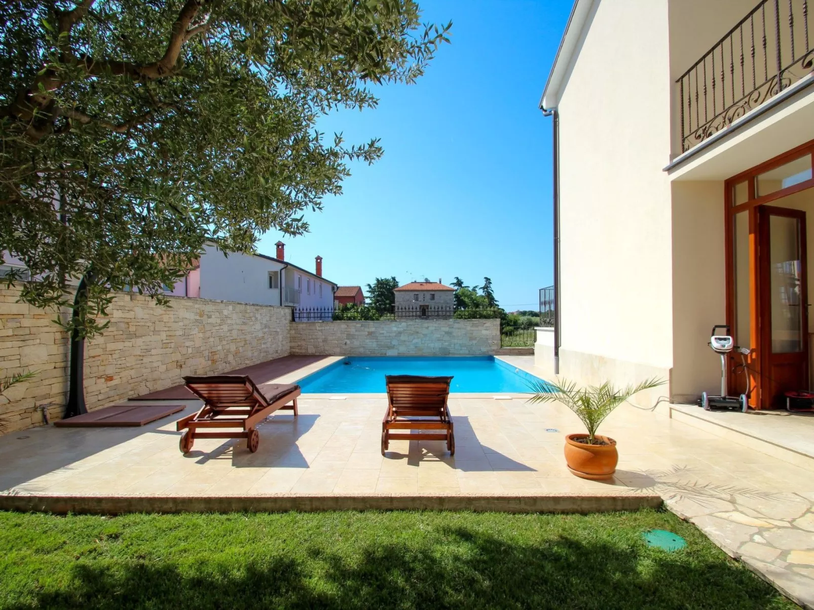 Für 4 Personen ca. 50 m&sup2; in Bužinija, Adriaküste Kroatien (Westküste von I - Draußen