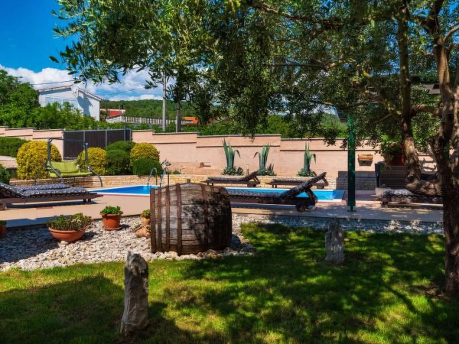 Stone villa Tea with pool - Image-tags.info