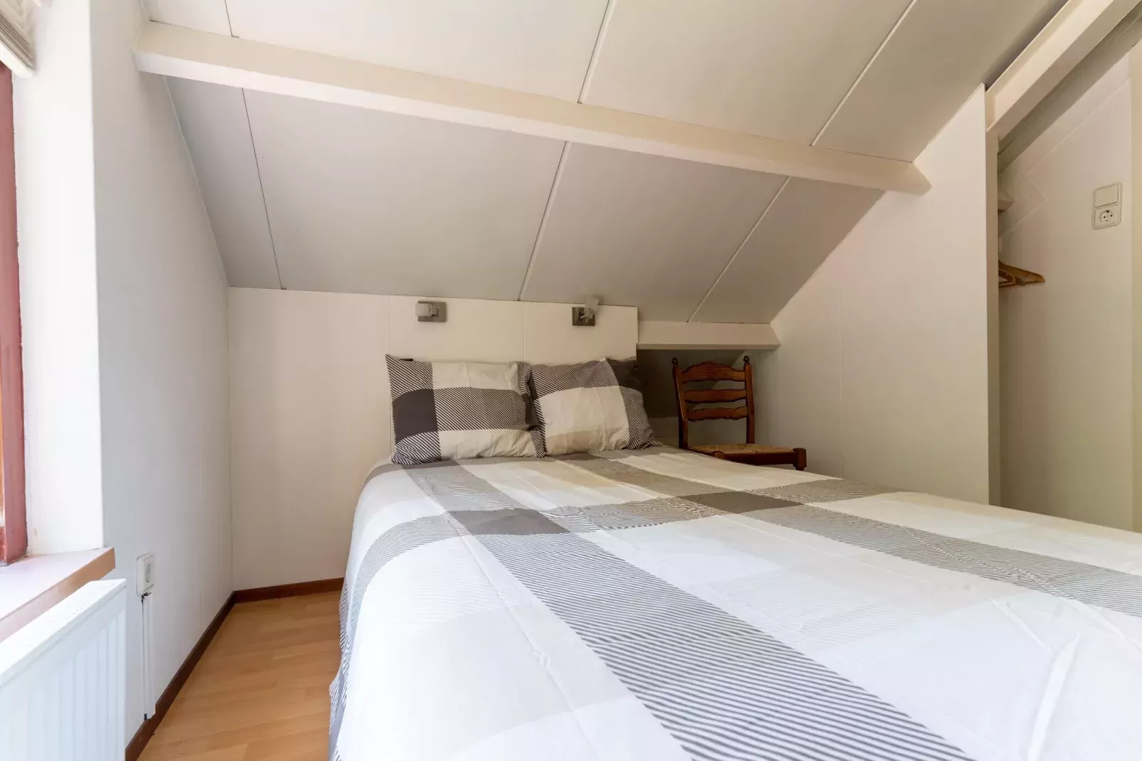 Landingsweg 80-Bedroom