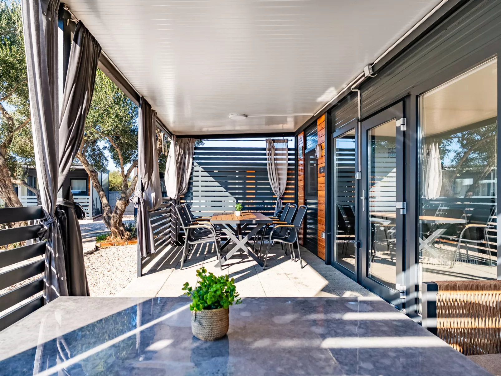 Maslina Delux - Draußen