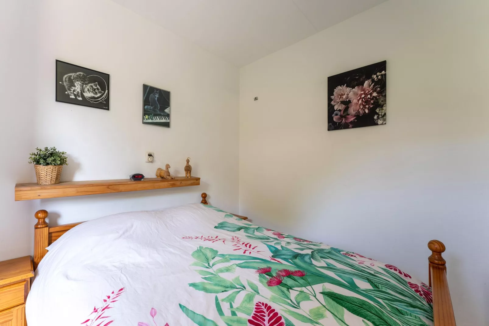 Landingsweg 80-Bedroom
