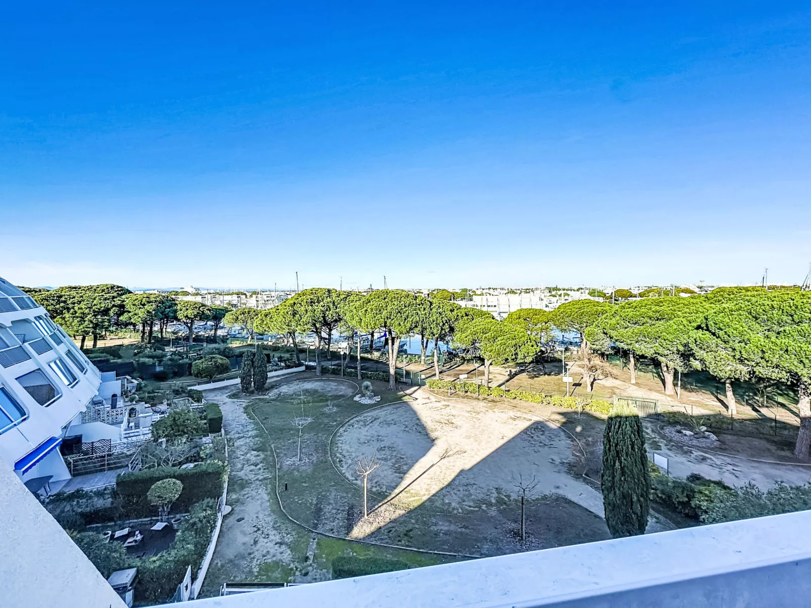 La Croisière - Dehors