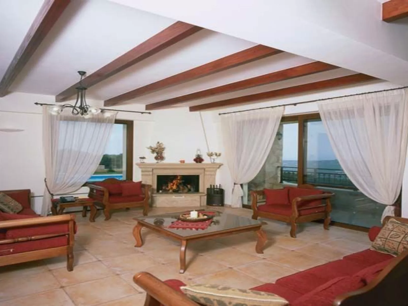 Familienvilla mit Pool, Billard und Grillplatz - Drinnen