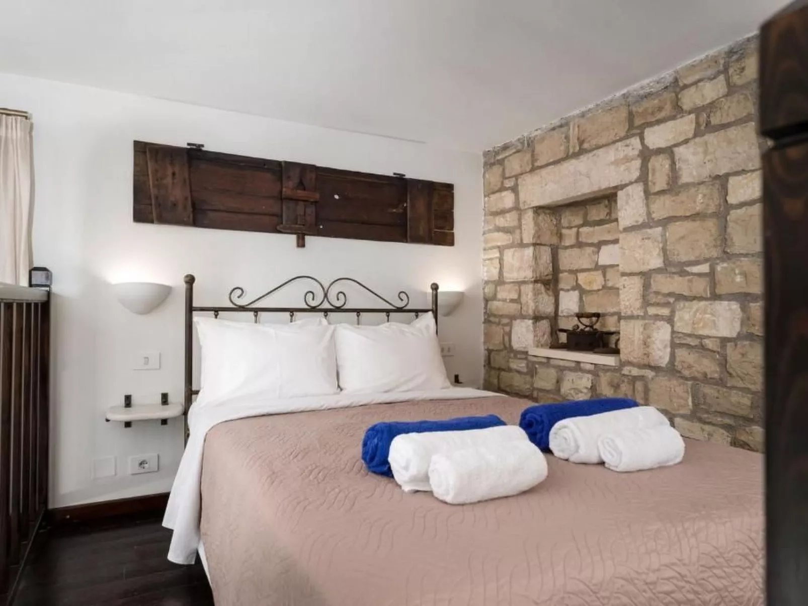 Traditionelle Natursteinvilla mit tollem Meerblick - Drinnen