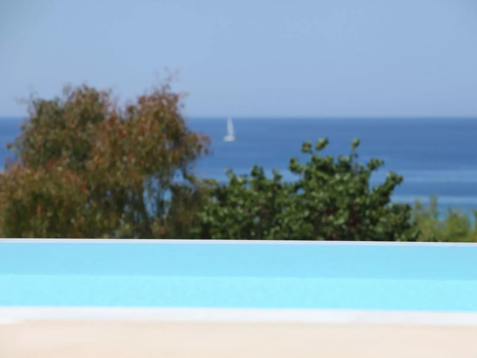 "Capro" mit Infinity-Pool - Outside