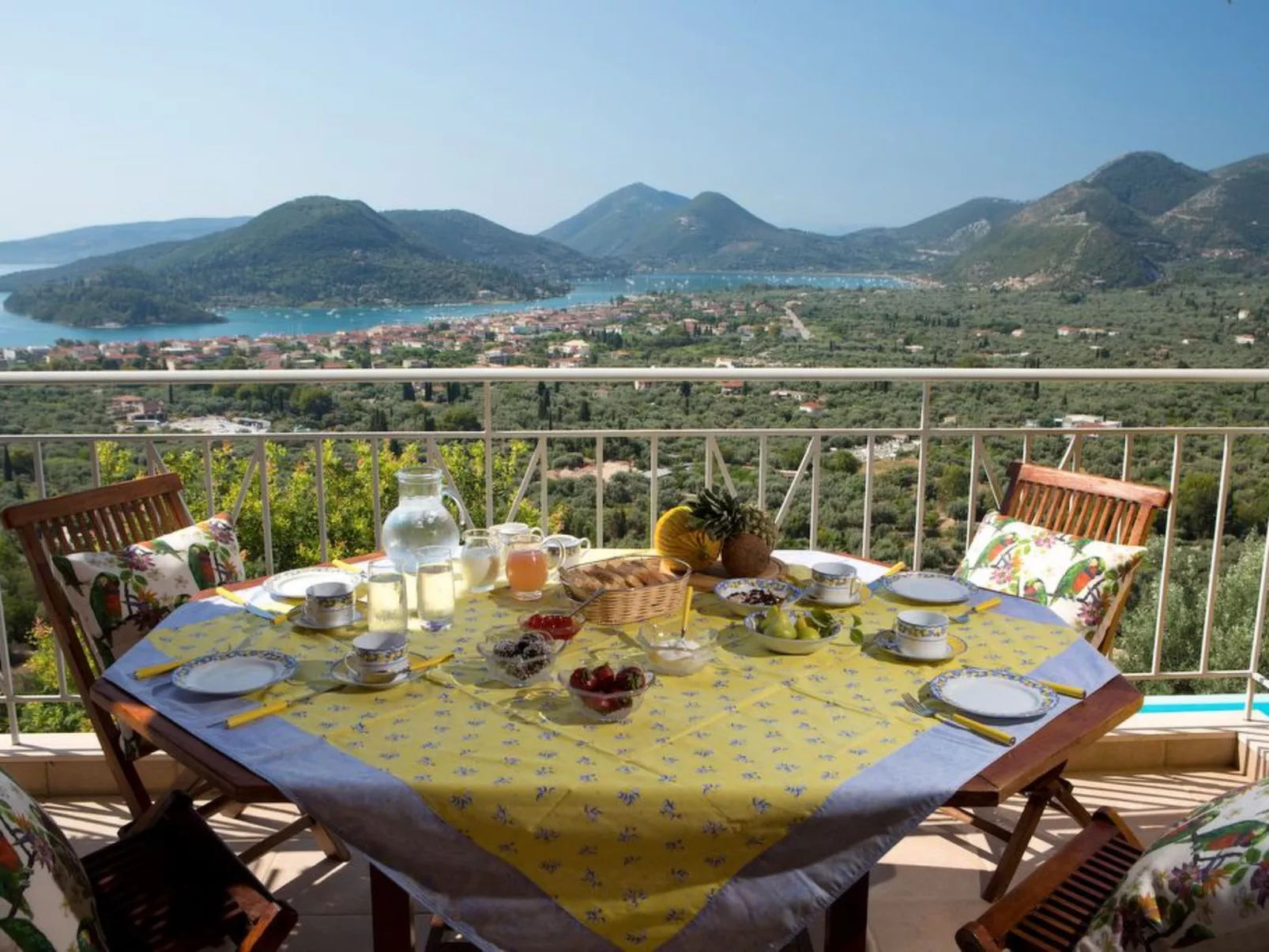 Luxuriöse Villa mit Infinity-Pool und Panoramablick - Image-tags.info