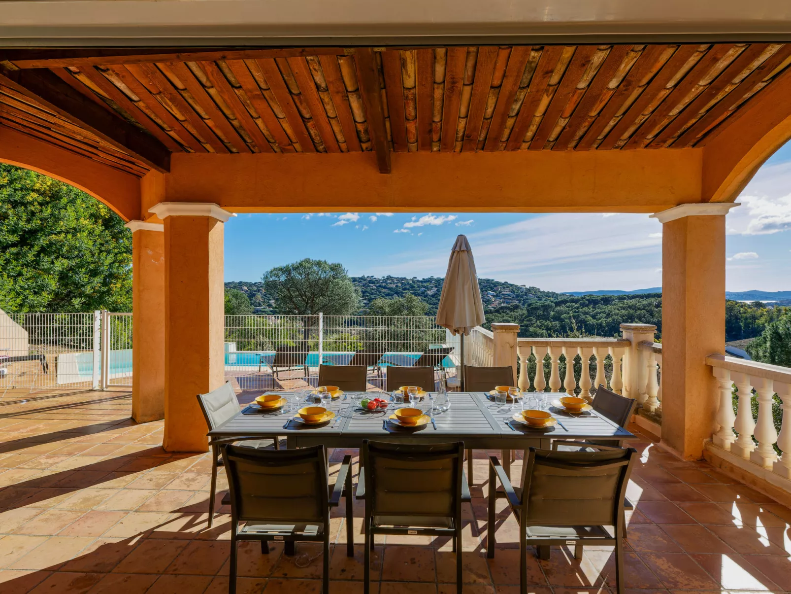 La Figuière - Outside