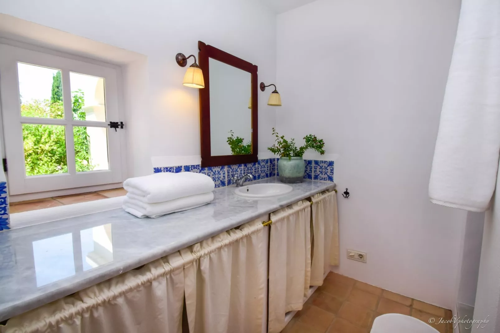 A Real Oasis in  Colonial style - Bathroom