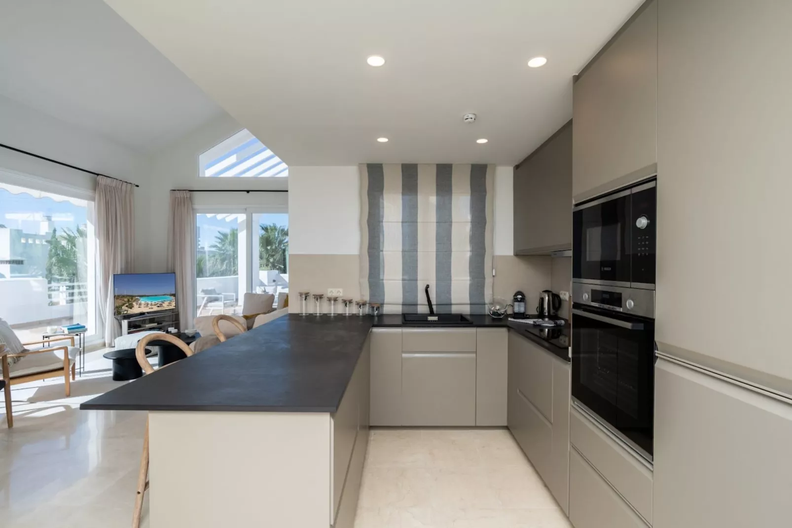 Exclusive 3-bed Penthouse Alcazaba Lagoon (321) - Küche